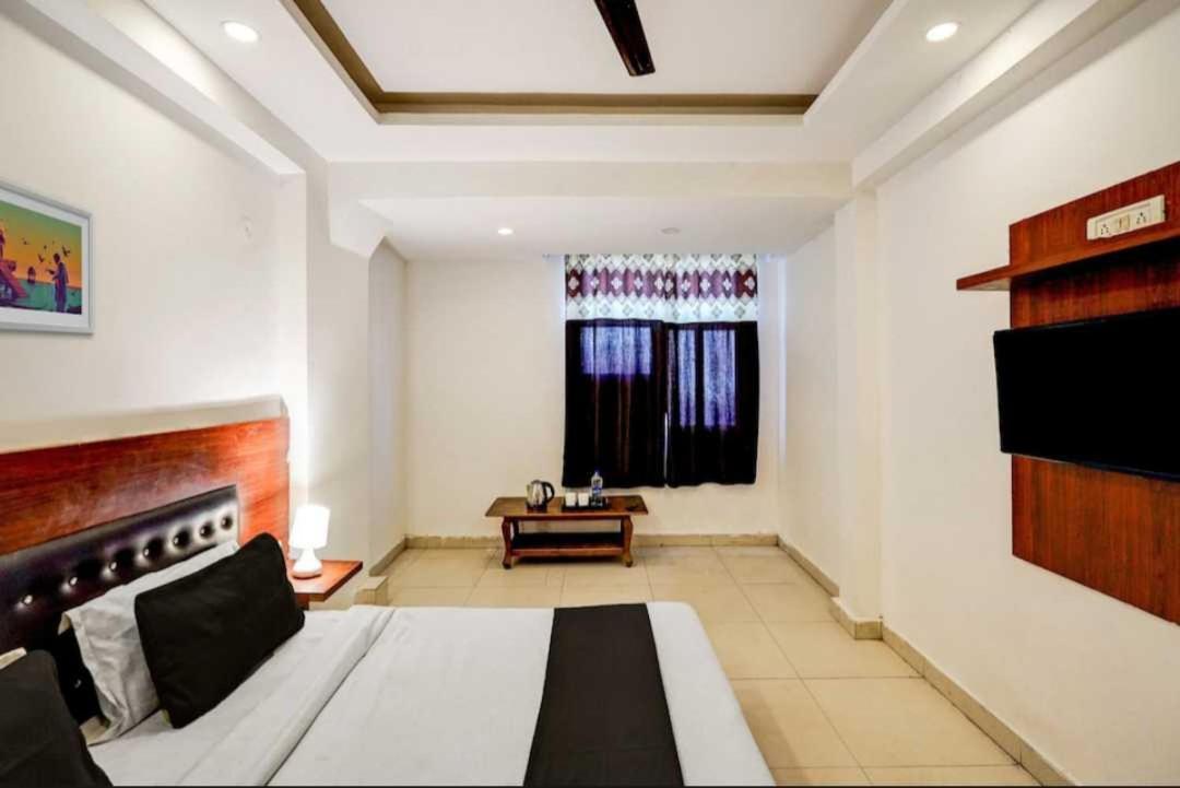 Hotel O Anshu B&B New Delhi Buitenkant foto