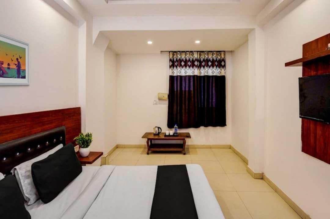 Hotel O Anshu B&B New Delhi Buitenkant foto