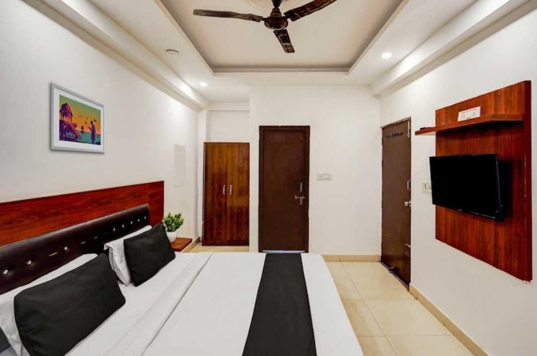 Hotel O Anshu B&B New Delhi Buitenkant foto