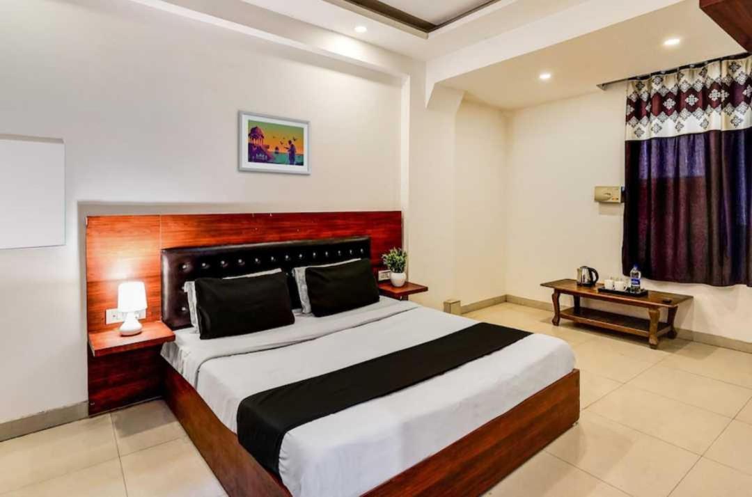Hotel O Anshu B&B New Delhi Buitenkant foto