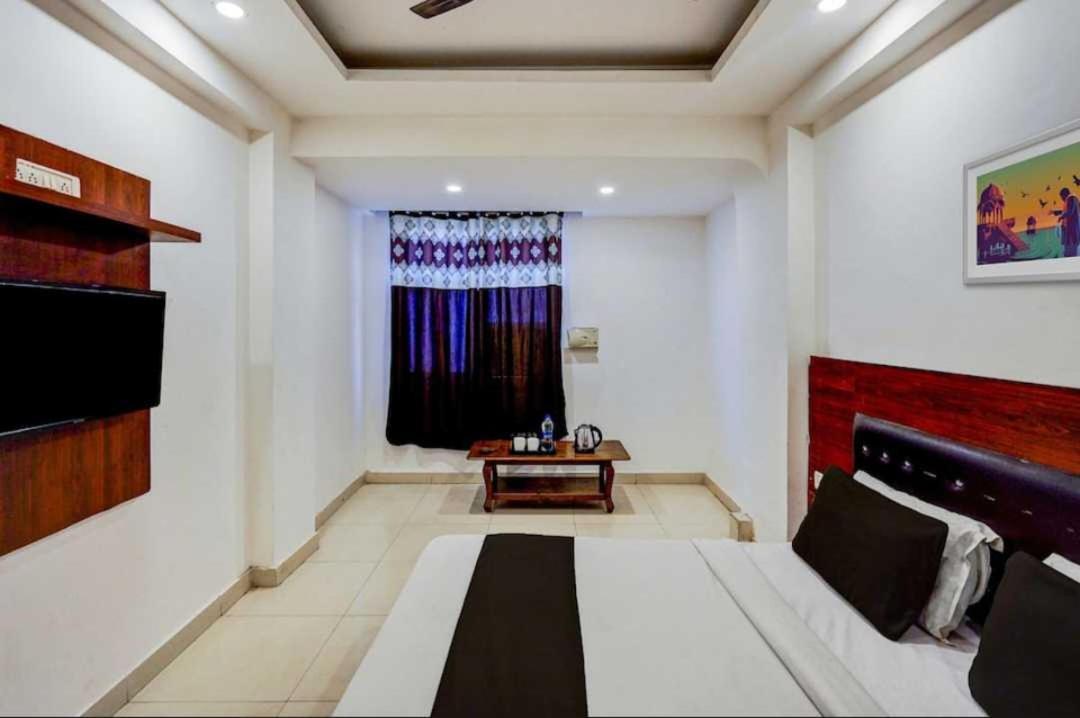 Hotel O Anshu B&B New Delhi Buitenkant foto