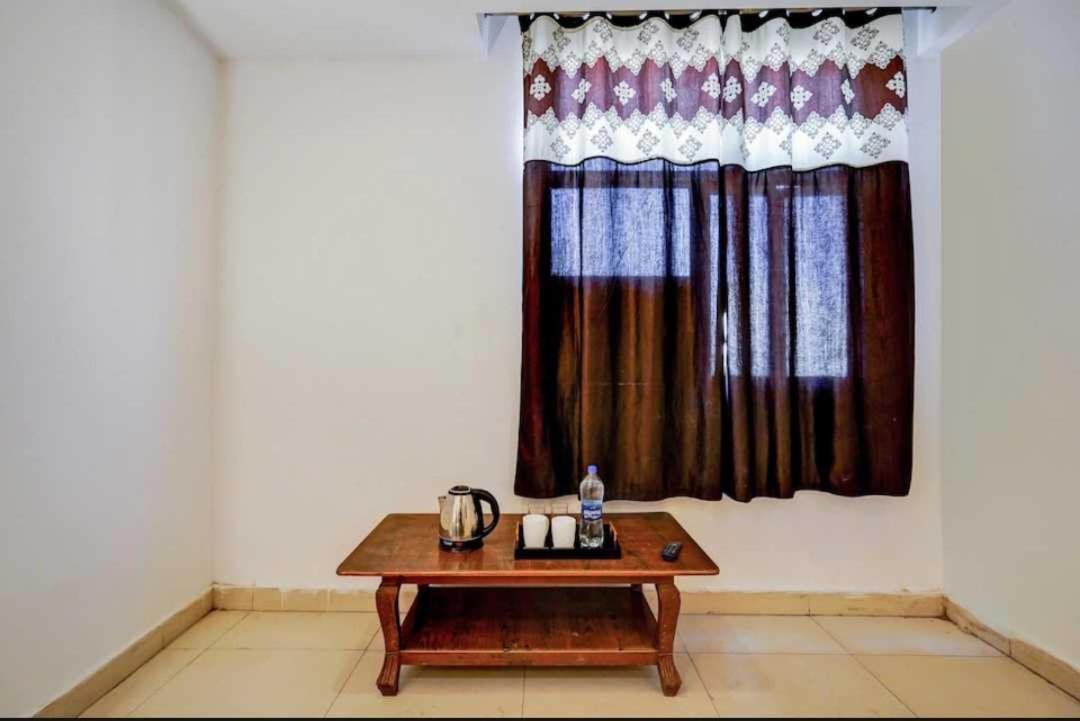 Hotel O Anshu B&B New Delhi Buitenkant foto
