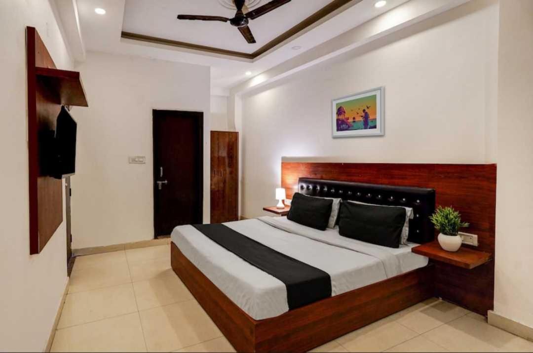 Hotel O Anshu B&B New Delhi Buitenkant foto